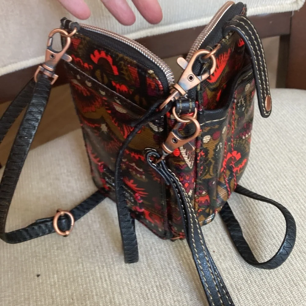 Sakroots crossbody mini Cell Phone/wallet ca Case w/ long adjustable strap